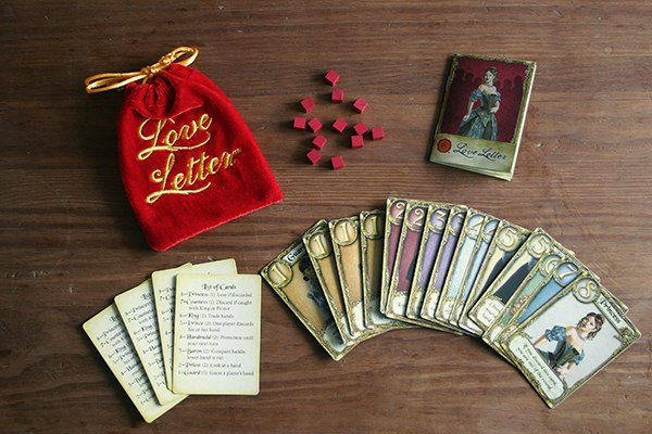 Thành phần của board game Love Letter
