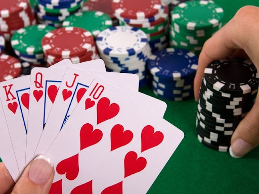 Thùng phá sảnh là bộ bài mạnh nhất ở Poker