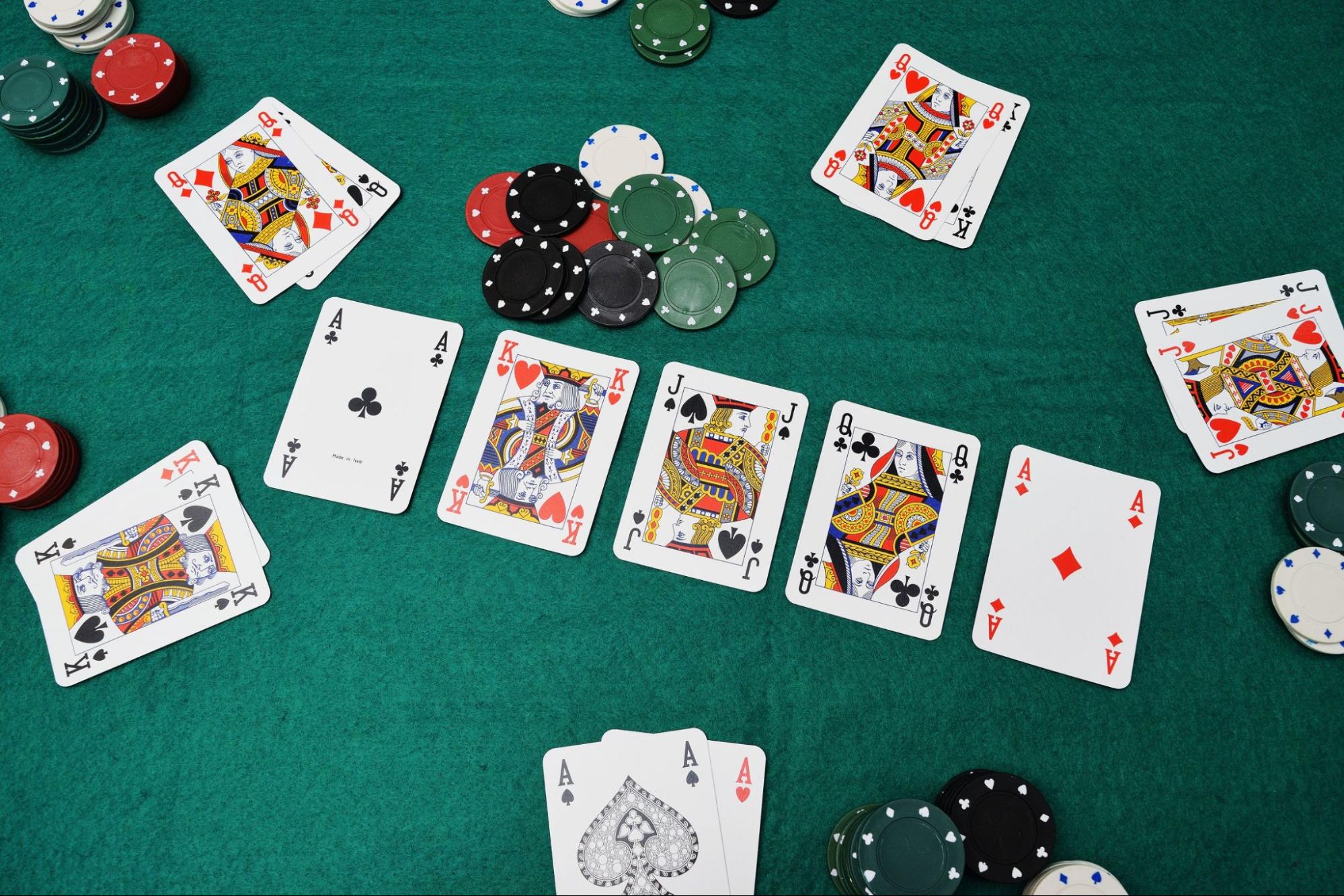 Tìm hiểu luật và cách chơi Poker